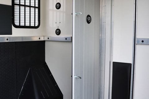 Renault Master BRAND NEW 3.5 TON STALLION BUILD EXTREME HEAVY DUTY HORSEBOX FROM SEEKER  41