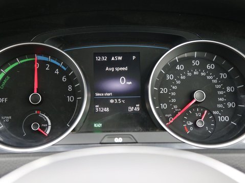 Volkswagen Golf 35.8kWh e-Golf Auto 5dr 14