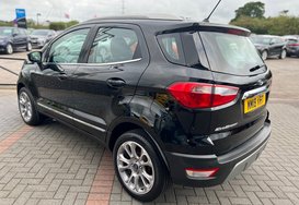 Ford Ecosport TITANIUM 9