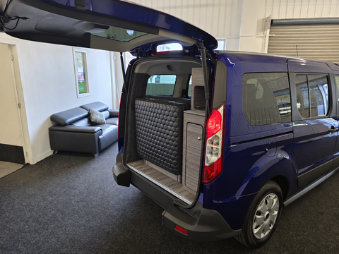 Ford Grand Tourneo Connect ZETEC TDCI 6