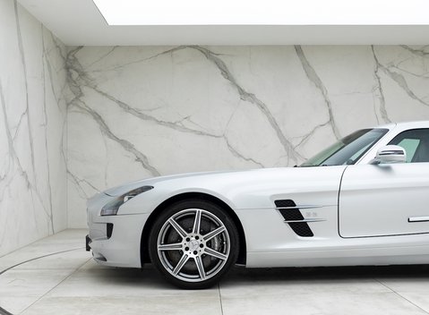 Mercedes-Benz SLS AMG 25