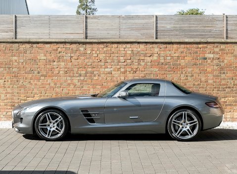 Mercedes-Benz SLS AMG 2