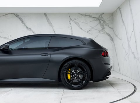 Ferrari GTC4 Lusso V12 30