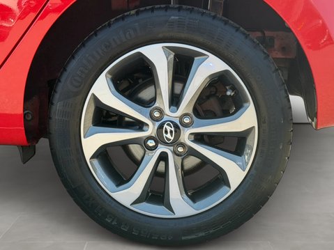 Hyundai i10 1.0 Play 5dr 14