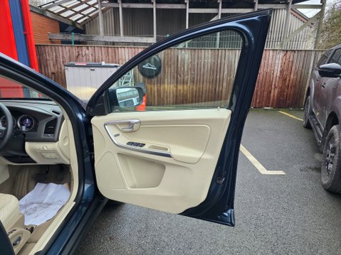 Volvo XC60 D5 SE LUX AWD 19