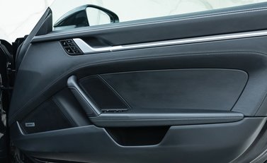 Porsche 911 Carrera 4S (992) 24