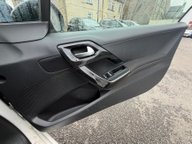 Peugeot 208 PURETECH BLACK EDITION 19