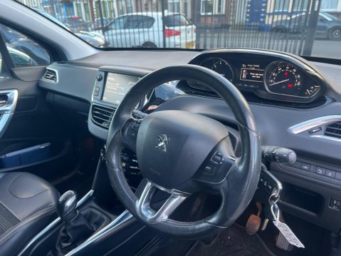 Peugeot 2008 1.2 VTi Allure Euro 5 5dr 15