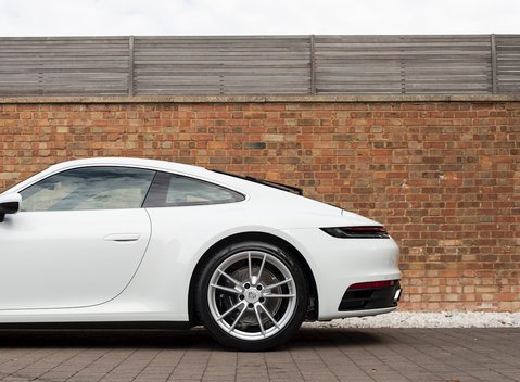 Porsche 911 Carrera (992) 27