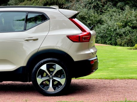 Volvo XC40 B4 PLUS 10