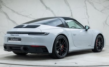Porsche 911 Targa 4 GTS (992) 8