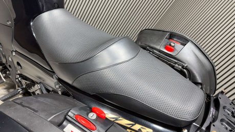Kawasaki ZZR1400 2010 ONLY 30K STUNNING BIKE PANNIERS LONG MOT WARRANTY 1400CC 37