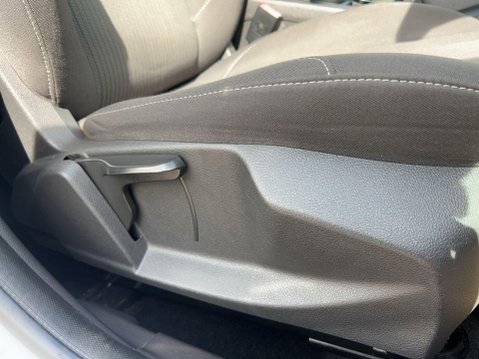 Ford Focus 1.6 Titanium Navigator Powershift Euro 5 5dr 20