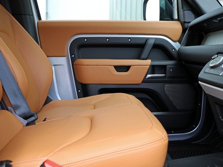 Front row jump seat and door card upgrade in leather for Land Rover Defender 90 and 110  3