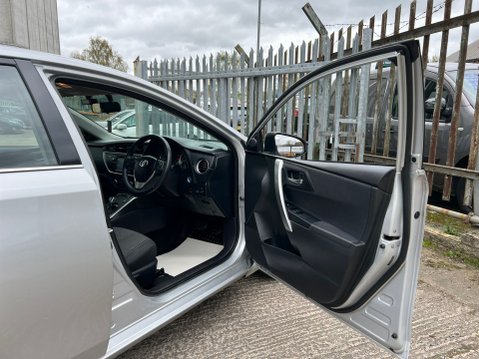 Toyota Auris ICON VVT-I 40