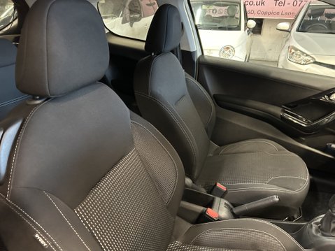 Peugeot 208 ALLURE 17