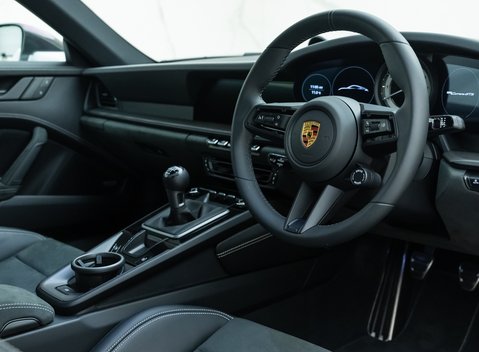 Porsche 911 Carrera GTS (992) 10