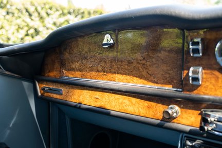Aston Martin Lagonda Rapide Sports Saloon Manual 26