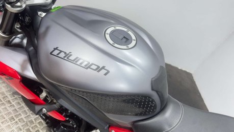 Triumph Street Triple R 2014 ONLY 15K NEW MOT ARROW EXHAUST VERY CLEAN NAKED 12