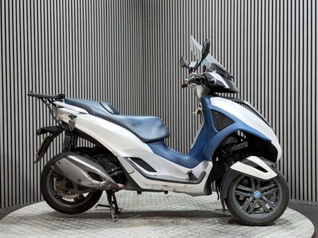 Piaggio MP3 YOURBAN LT 300 RIDE ON A CAR LICENCE TRIKE BIKE PROJECT