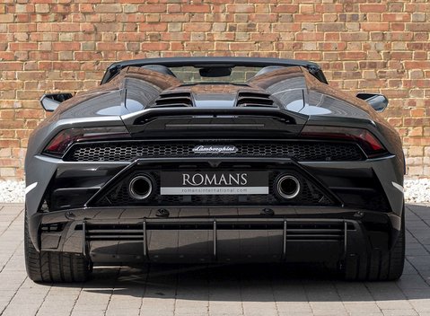 Lamborghini Huracan Spyder LP640-4 EVO 5