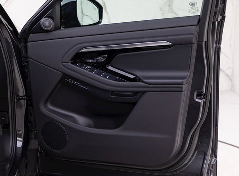 Land Rover Range Rover Evoque P300e R-Dynamic SE 22