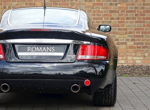 Aston Martin Vanquish S 12