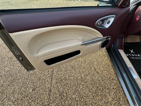 Aston Martin Vanquish V12 S 84