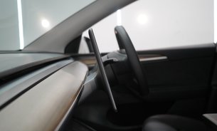 Tesla Model Y RWD Comfort Suspension One Owner Low Mileage Heated Seats & Steering Wheel  19