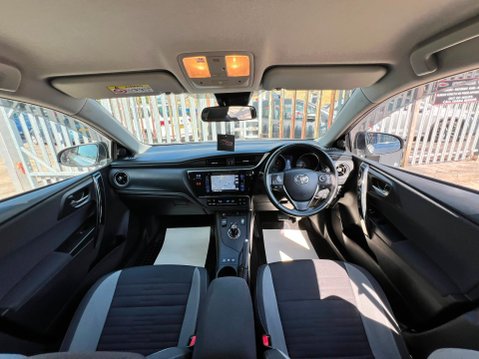 Toyota Auris VVT-I ICON TECH TOURING SPORTS 27