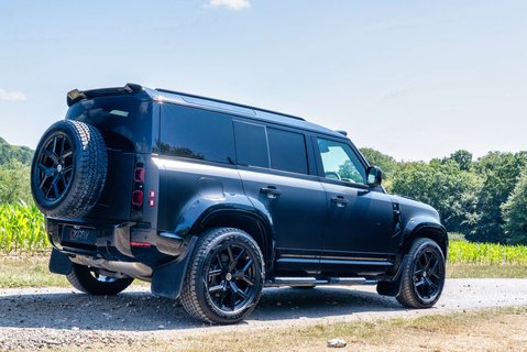 Land Rover Defender D300 HSE HardTop 4