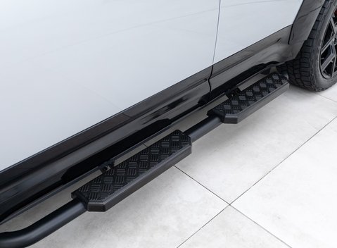 Land Rover Defender 110 D300 HSE Hard Top URBAN 27