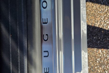 Peugeot e-208 50kWh GT Line Auto 5dr 15