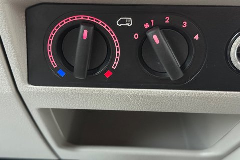 Volkswagen Transporter T32 TDI KOMBI HIGHLINE BMT LWB  -NO VAT -LUXURY CARAVELLE CONVERSION - 43