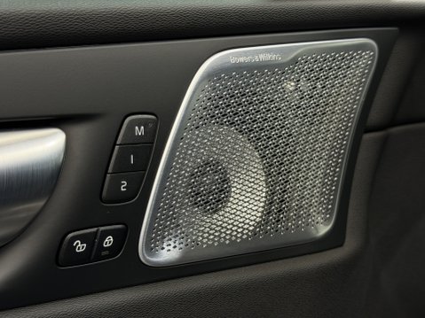 Volvo XC60 B5 ULTRA BLACK EDITION AWD 74