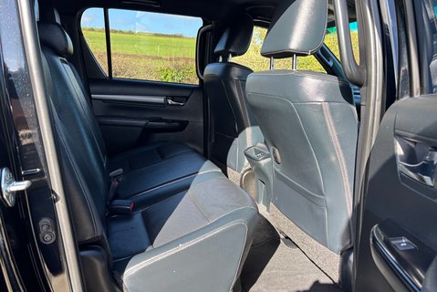 Toyota Hilux Invincible X 4WD 2.8 D-4D Double Cab Pickup - Hardtop Canopy 18