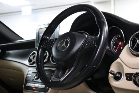 Mercedes-Benz GLA GLA 200 SE 12