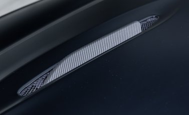 Aston Martin DBX 707 29