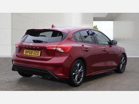 Ford Focus 1.0T EcoBoost ST-Line Euro 6 (s/s) 5dr 3