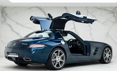 Mercedes-Benz SLS AMG 8