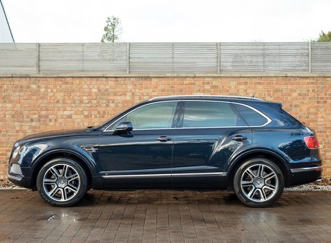 Bentley Bentayga V8 2