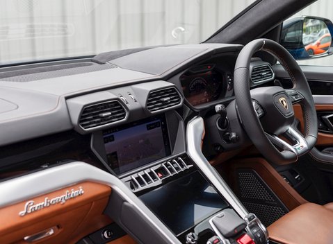 Lamborghini Urus 18