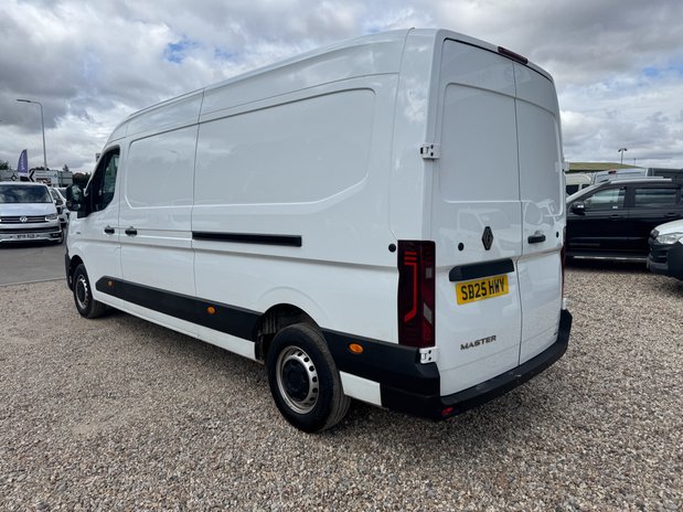 Renault Master LWB L3H2 Medium Roof Advance Air Con Sensors EURO 6 10