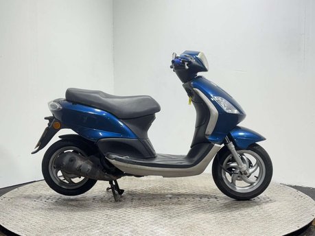 Piaggio Fly 2011 RUNNING PROJECT BIKE SPARES OR REPAIR 125CC SCOOTER