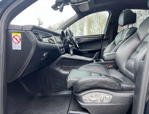 Porsche Macan 3.0 Macan S Semi-Auto 4WD 5dr 38