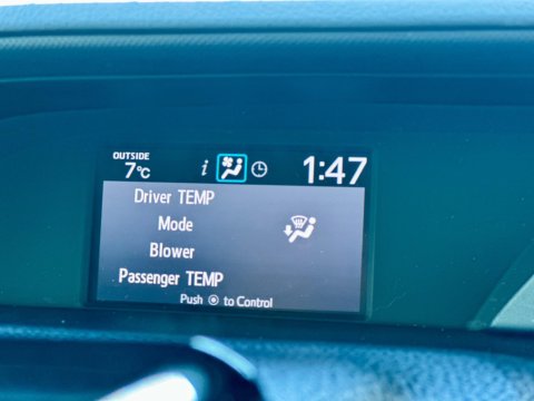 Toyota Noah Hybird 7 Seaters 46