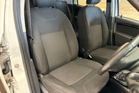 Dacia Duster 1.5 dCi Laureate SUV 5dr Diesel Manual Euro 5 (110 ps) 32