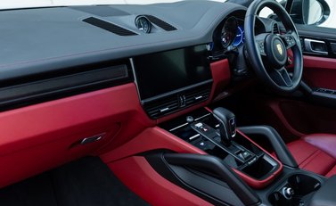 Porsche Cayenne TURBO GT 19