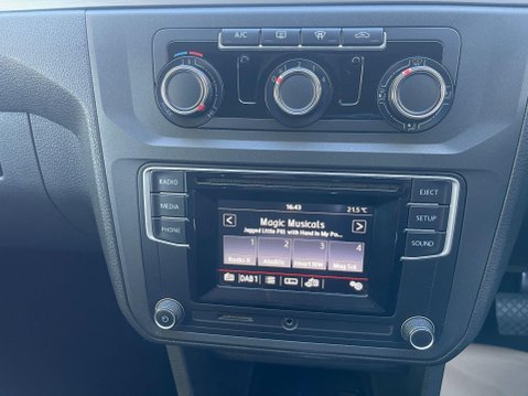 Volkswagen Caddy Maxi Life 2.0 TDI DSG Euro 6 (s/s) 5dr 22