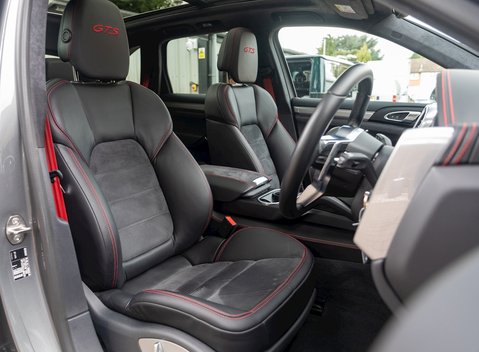 Porsche Cayenne GTS 12